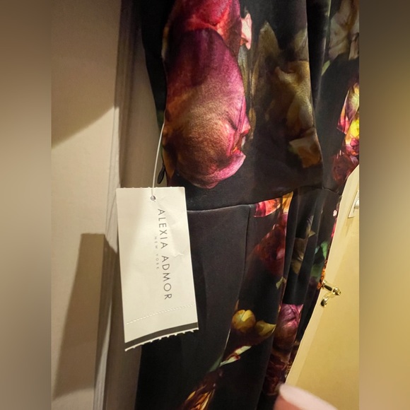 NWT Alexia Admor dress in Enchanted Green - Picture 6 of 6